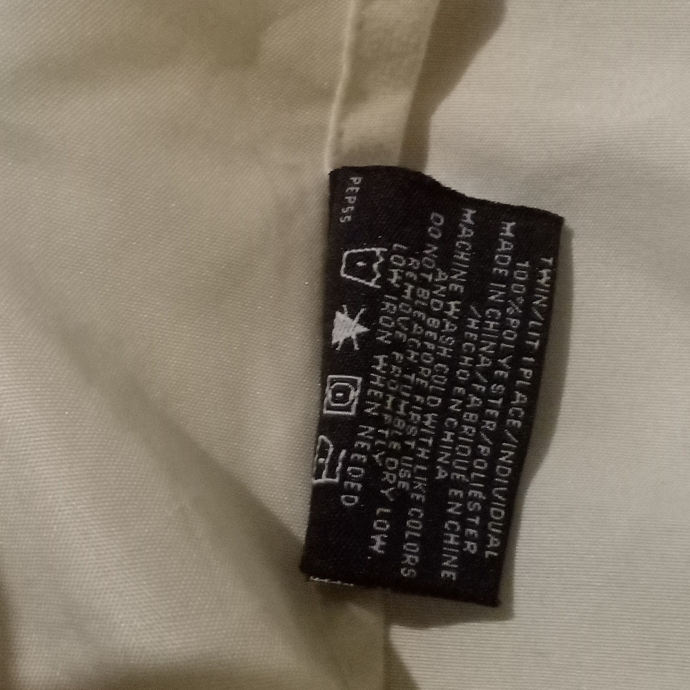 Perry Ellis portfolio white wrinkle free  twin bed sheet one